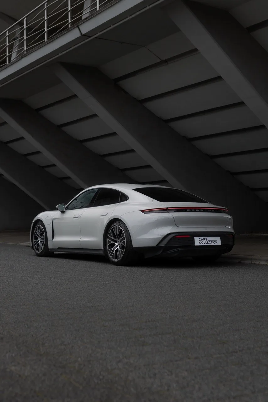 Wynajem Porsche Taycan Warszawa — elektryczna przyszlosc